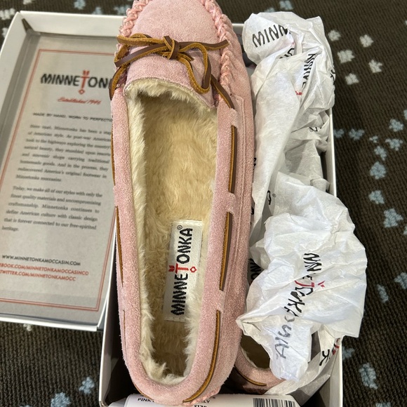 Minnetonka Moccasin Kilty Suede Slippers with Cozy Lining - Blush Pink - Picture 1 of 4